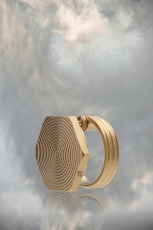 Maison Margiela Bolt And Nut Hexagonal Earring Gold | UK_MM63710