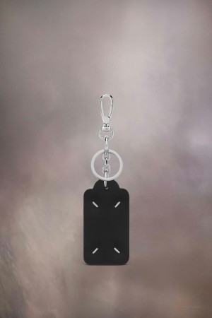 Maison Margiela Four Stitches Keyring Black / White | UK_MM77395