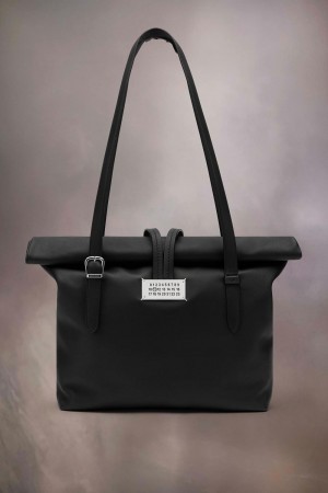 Maison Margiela Paper Shoulder Bag Medium Black | UK_MM81778